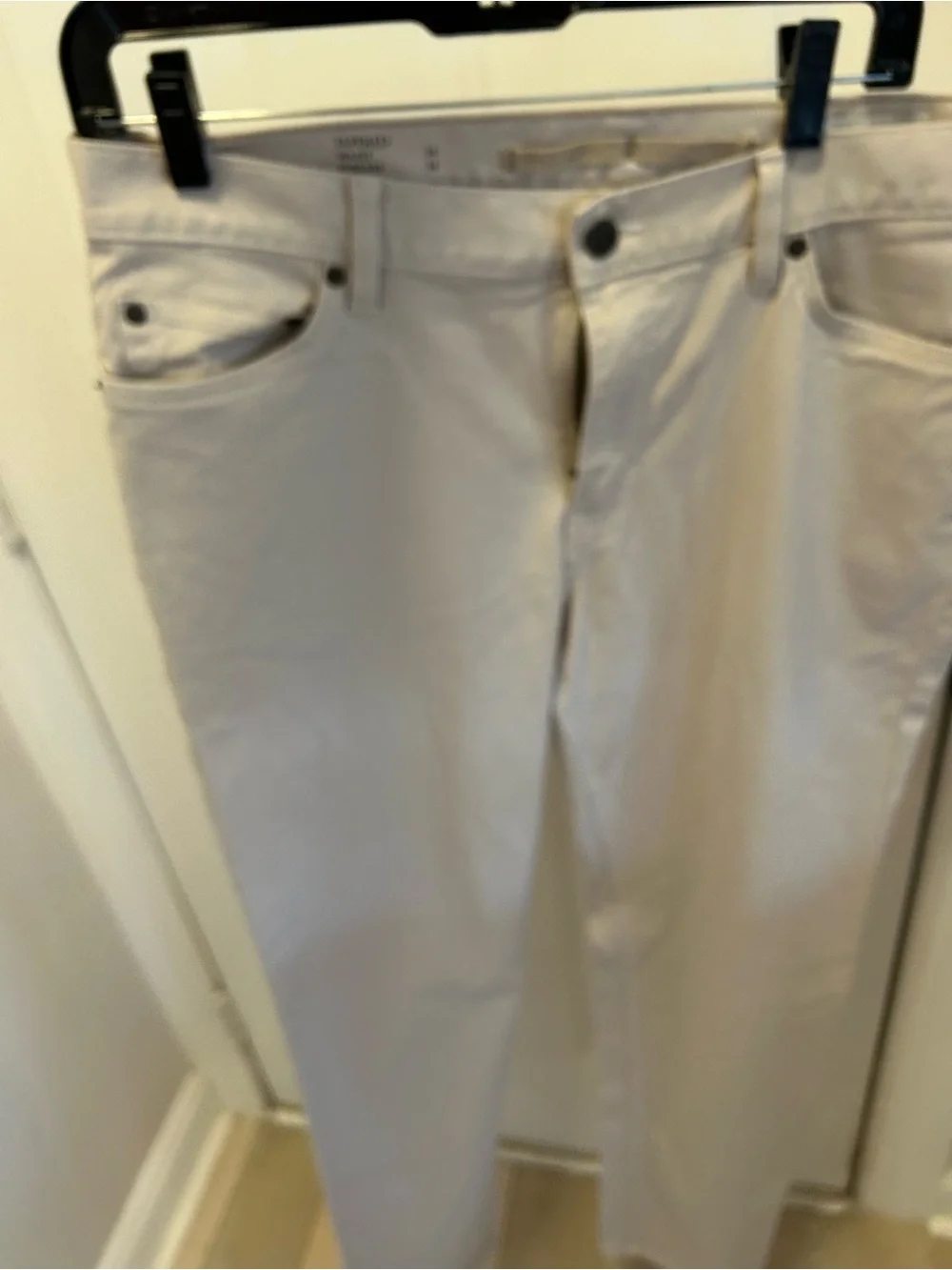 BANANA REPUBLIC the traveler chinos.